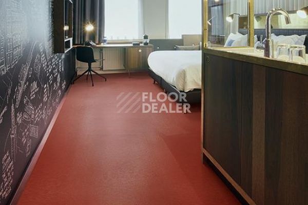 Линолеум Marmoleum Decibel on Order 335235 Berlin red фото 1 | FLOORDEALER